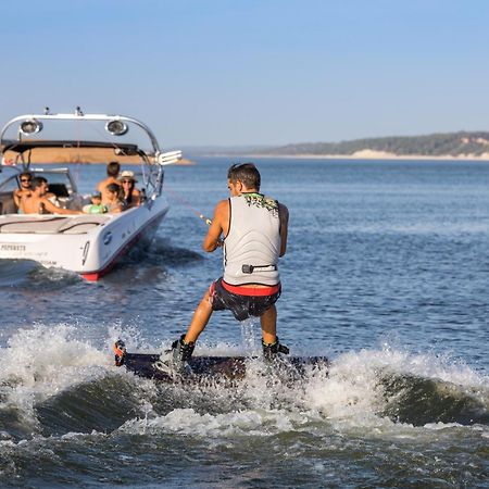 Ap Lago Montargil - Conference & Spa المظهر الخارجي الصورة A wakeboarder