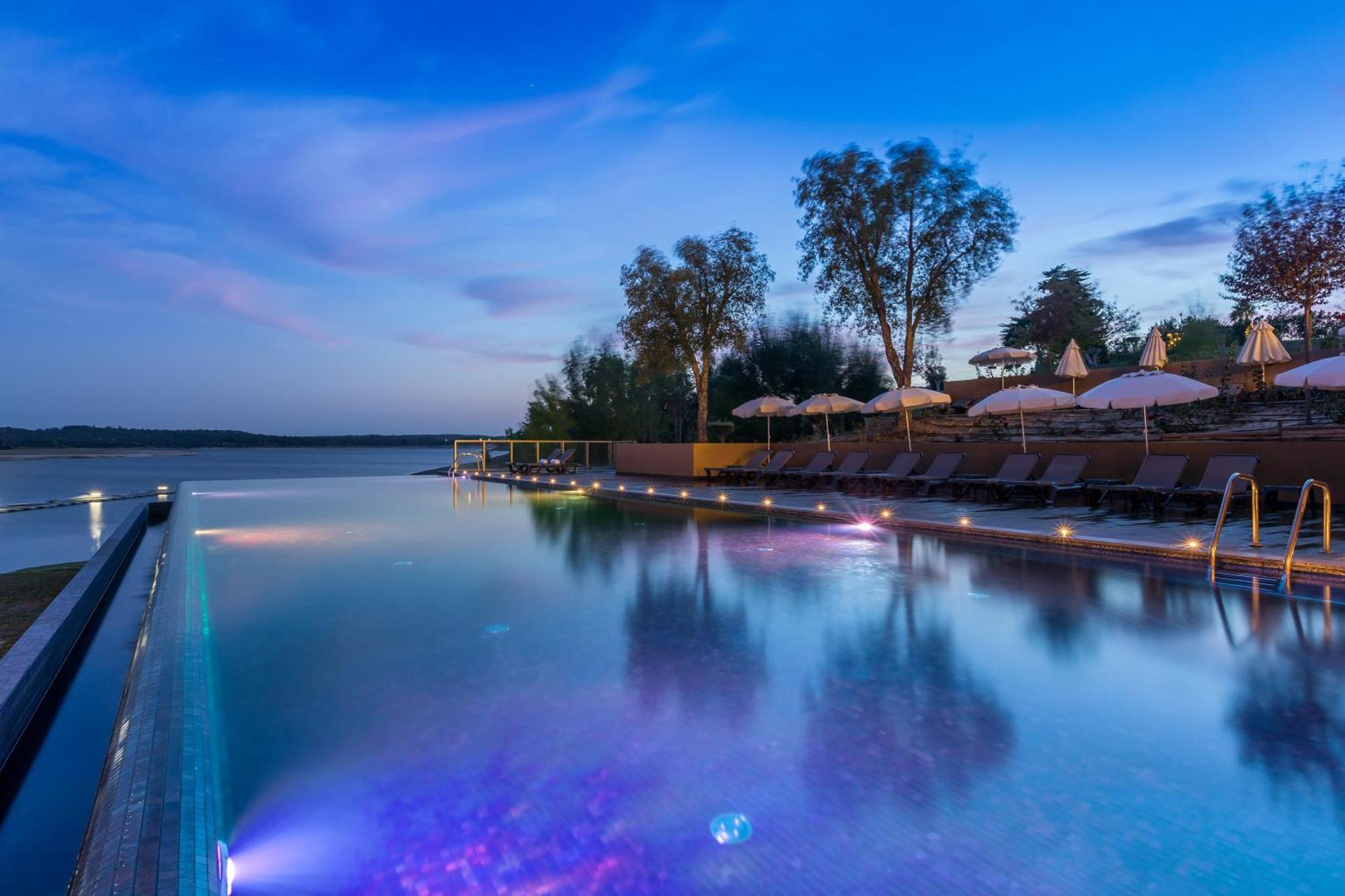 Ap Lago Montargil - Conference & Spa المظهر الخارجي الصورة The pool at the hotel